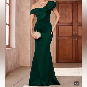 Elegant Dark Green One-Shoulder Evening Gown